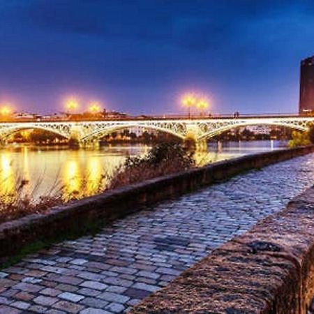 Atico Aire De Triana Apartment Севиля Екстериор снимка