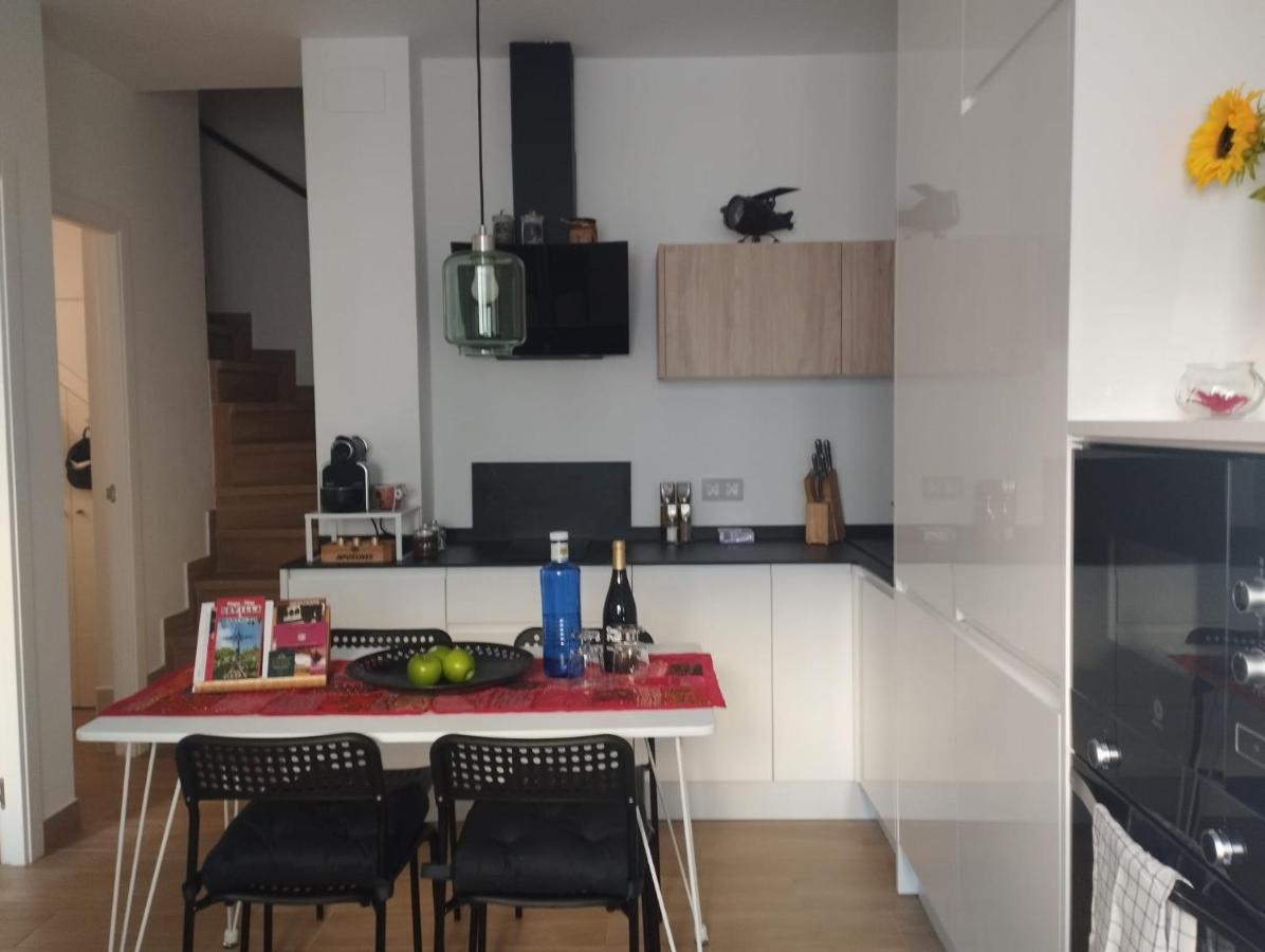 Atico Aire De Triana Apartment Севиля Екстериор снимка