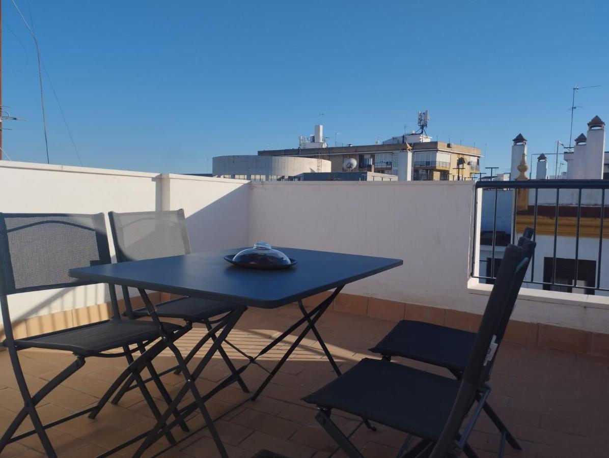 Atico Aire De Triana Apartment Севиля Екстериор снимка